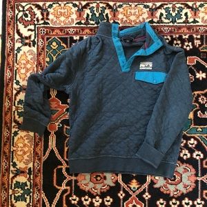 Patagonia quilted pullover!! with the retro style logo too!!